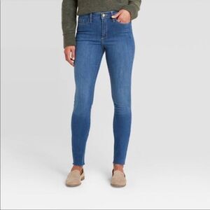 😊3/$30 NWT High-Rise Jean in Midnight Blue Raw Edge Hem Sz 2 Universal Thread